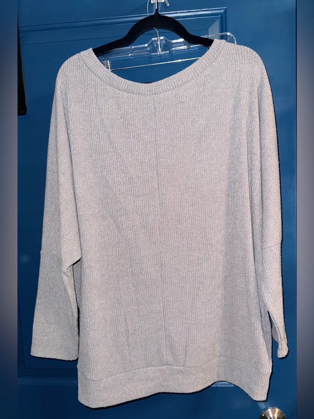 Dear Scarlett Dolman Batwing Style Light Gray V-Neck Women's Sweater, XL - Picture 3 of 4